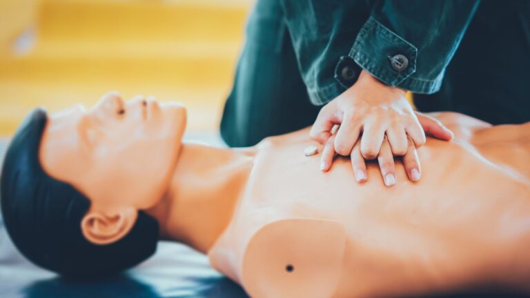 Signs CPR Is Needed in an Emergency
